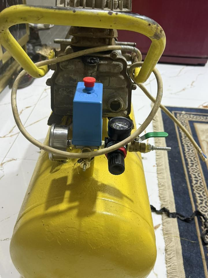 السلام عليكم للبيع كمبريسر 50لتر 
بي خلل بسيط ابيعه فحم 
سعره 85 وبي مجال بسيط ***********
