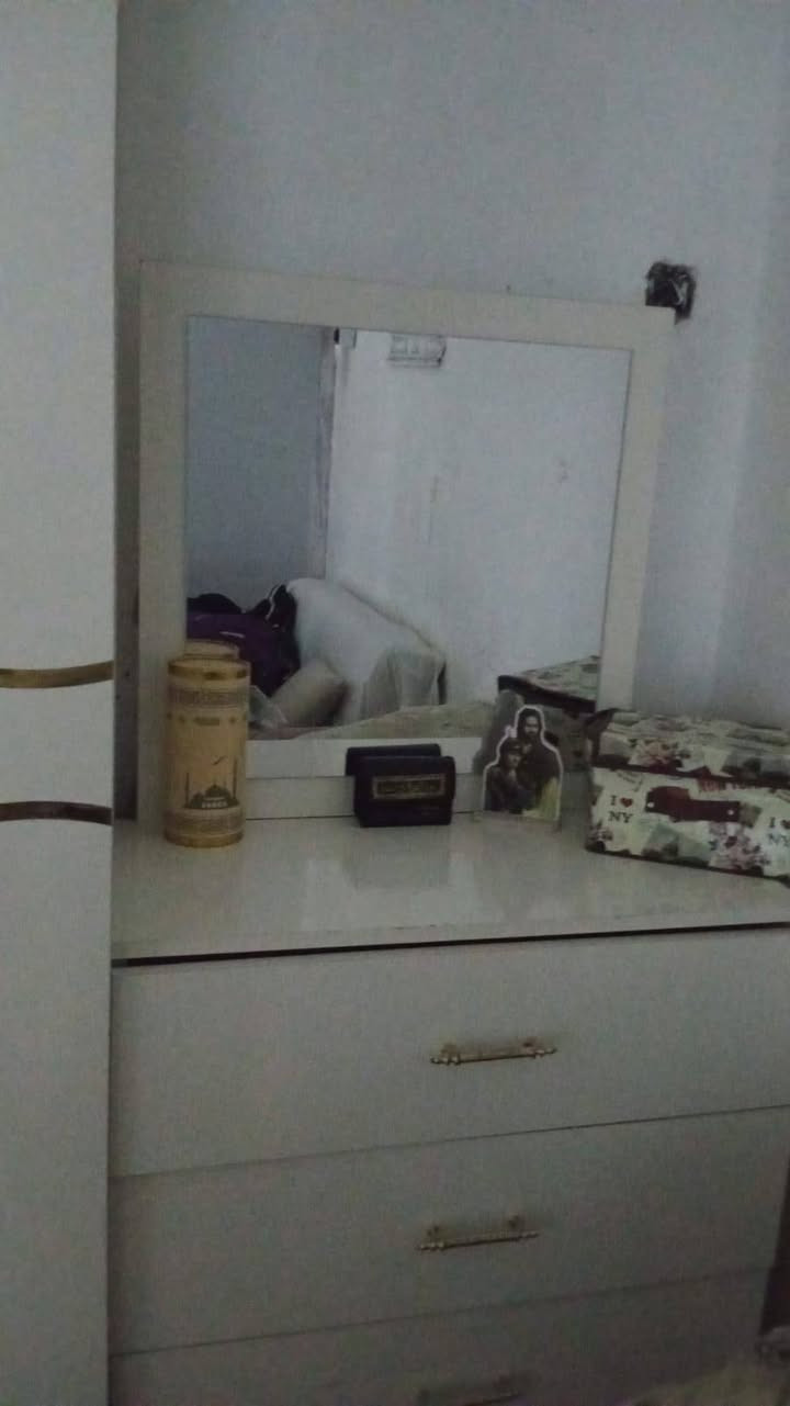 سلام عليكم غرفه تركيه 5 قطع نضيفه للبيع سعر 350 وبيها مجال جكوك الاساتذه  *********** وات ساب او تصال
