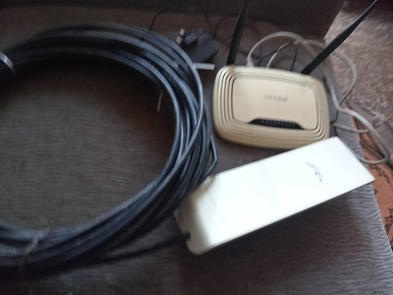 راوتر مع نانو مع واير 15متر كله شغال للبيع واسط صويره *********** السعر 60الف
