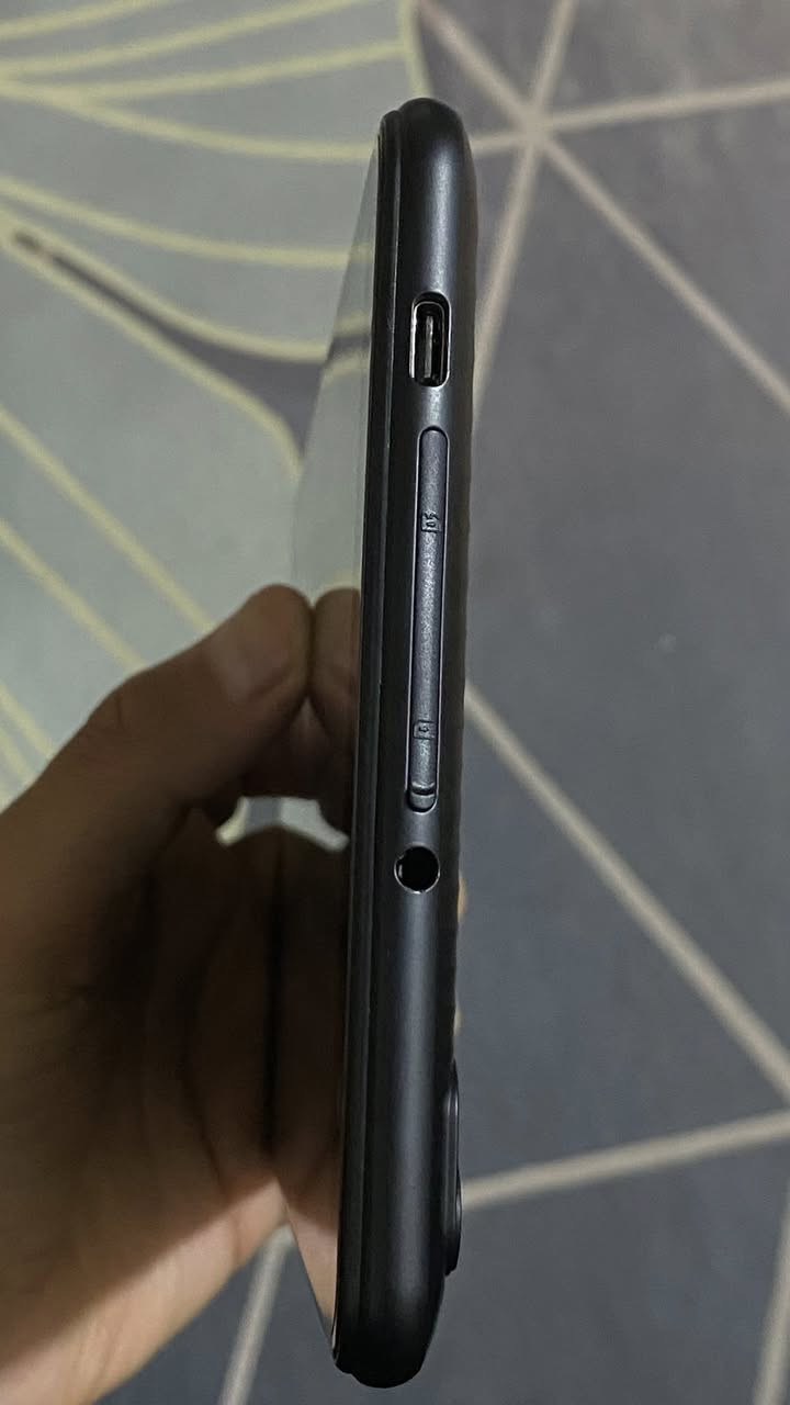 للبيع تاب BLU ذاكرة 32 مع كڤر بلادي مال الشركة يحتوي على منفذ لـشريحة SIM لأستقبال المكالمات وكذلك منفذ للرام RAM ومنفذ Type-c للشحن ومنفذ Reset على جوانبه وكما مبين نظافة الجهاز وتفاصيله في الصور ادناه ؛
المكان النجف حي المهندسين قرب صيدلية محمد شربة للأستفسار الاتصال على الرقم *********** او المراسلة على الخاص
