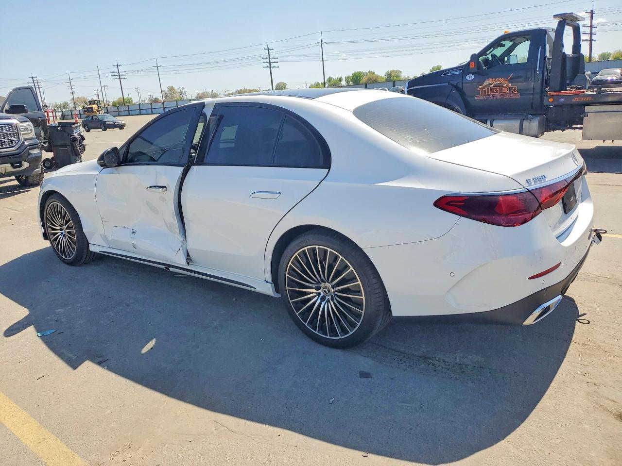سياتل للمزادات الامريكيه
مزاد يوم21/5/2026
MERCEDES-BENZ E 350 4MATIC
الموديل 2025
الممشى 6,812 mi
الحادث كما موضح بالصور
كمرك السياره يكون على سعر فتنوره الشراء بشرط ان دخول السياره يكون باسم الشركه
للاستفسار الاتصال على ***********
***********
او زياره موقعنا المستنصريه قرب محطه وقود المستنصريه
اوقات العمل من الساعه 3:00مساءا حتى الساعه 10:00ليلا
