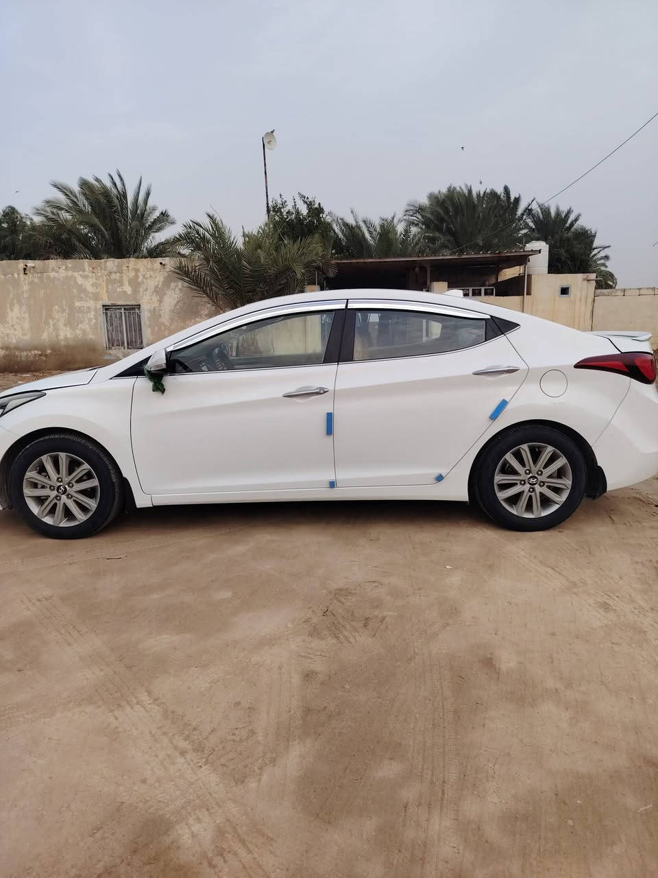 النترا موديل 2016  بغداد انكليزي بسمي فول مواصفات محرك 2000 بعده على الشركه ماشيه 100 الف فقط سياره جديده قطره صبغ ماكو ولا تبديل ولا خياس ولا شخط يعني موس  شرط التحويل سعره 140 عنوان واسط صويره ***********
