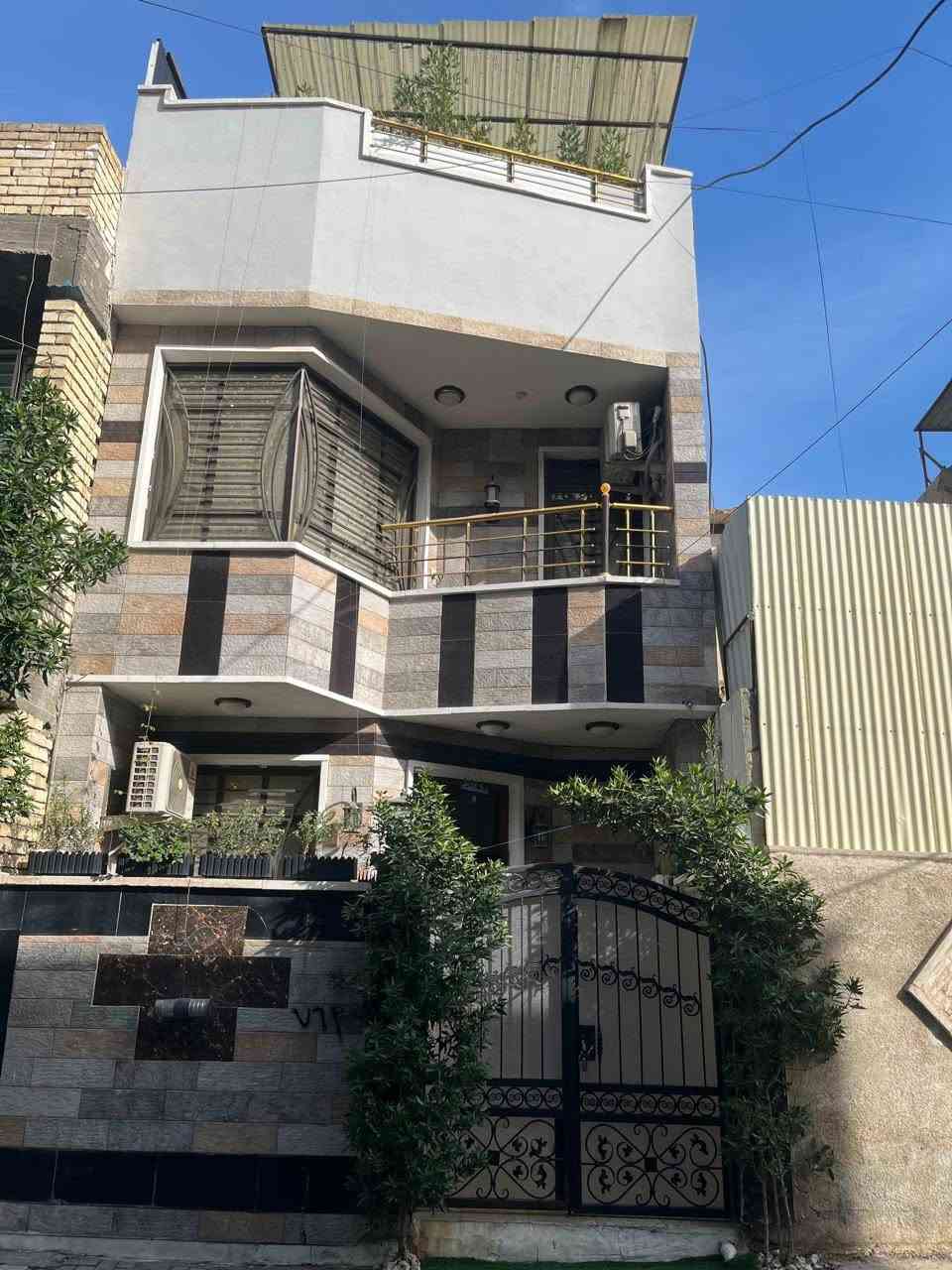 دار للبيع مساحة ٧٧م
٣طوابق يحتوي على 
مطبخ بارد +مطبخ حار 
خدمات ٢
غرف نوم ٣
صاله 
للاستفسار

***********
الموقع الشالجية زراعي شارع مطيع كمر
