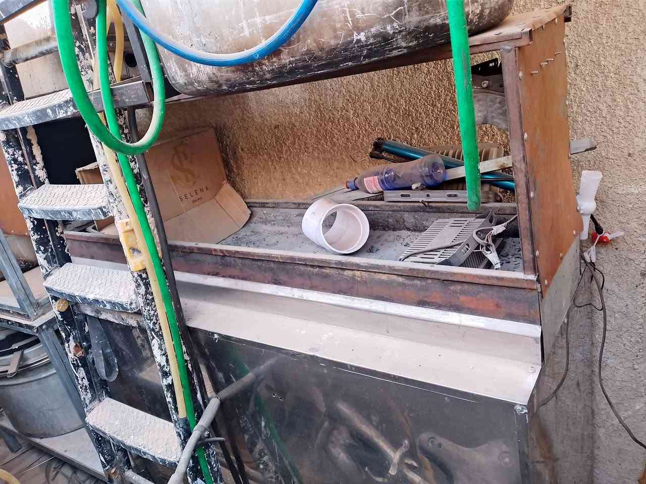 سلام عليكم عراضه مطعم كامل من شواي دجاج وانت نازل اللبيع نبيع كامل شلع *********** مكا ن بغداد الكرخ بلحريه
