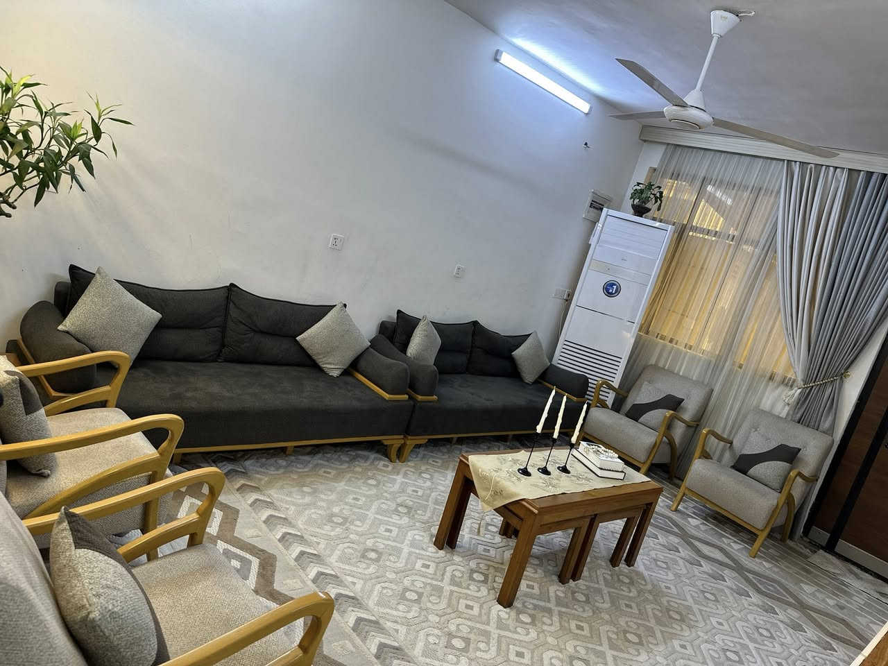 تخم 10 مقاعد تركي اخو جديد  صار سنه من اخذته. مابي اي ضرر بس اريد اغير اثاث اخذته بمليون و800 
اريد ابيعه. ( بمليون و500).   وعندي مفارش اله مفصله هم


**إذا كنت صاحب هذا الإعلان وتريد حذفه لأي سبب، رجاءا أرسل رسالة إلى الدعم الفني**