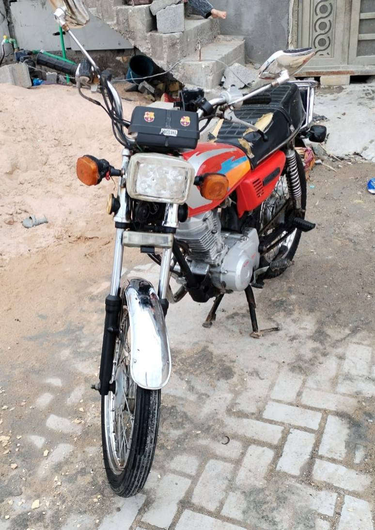 سلام عليكم دراجه نامه (اوراق اوراق مديل 2021) دراجه نضيفه اروح بيه لدوام وارجع ما متعبه مكينه خير من الله مبدل بس بستم ولفات دراجه تجي كبل ترقم السعر 750 وبيه مجال مكان البصرة رقم الاستسفار ***********
