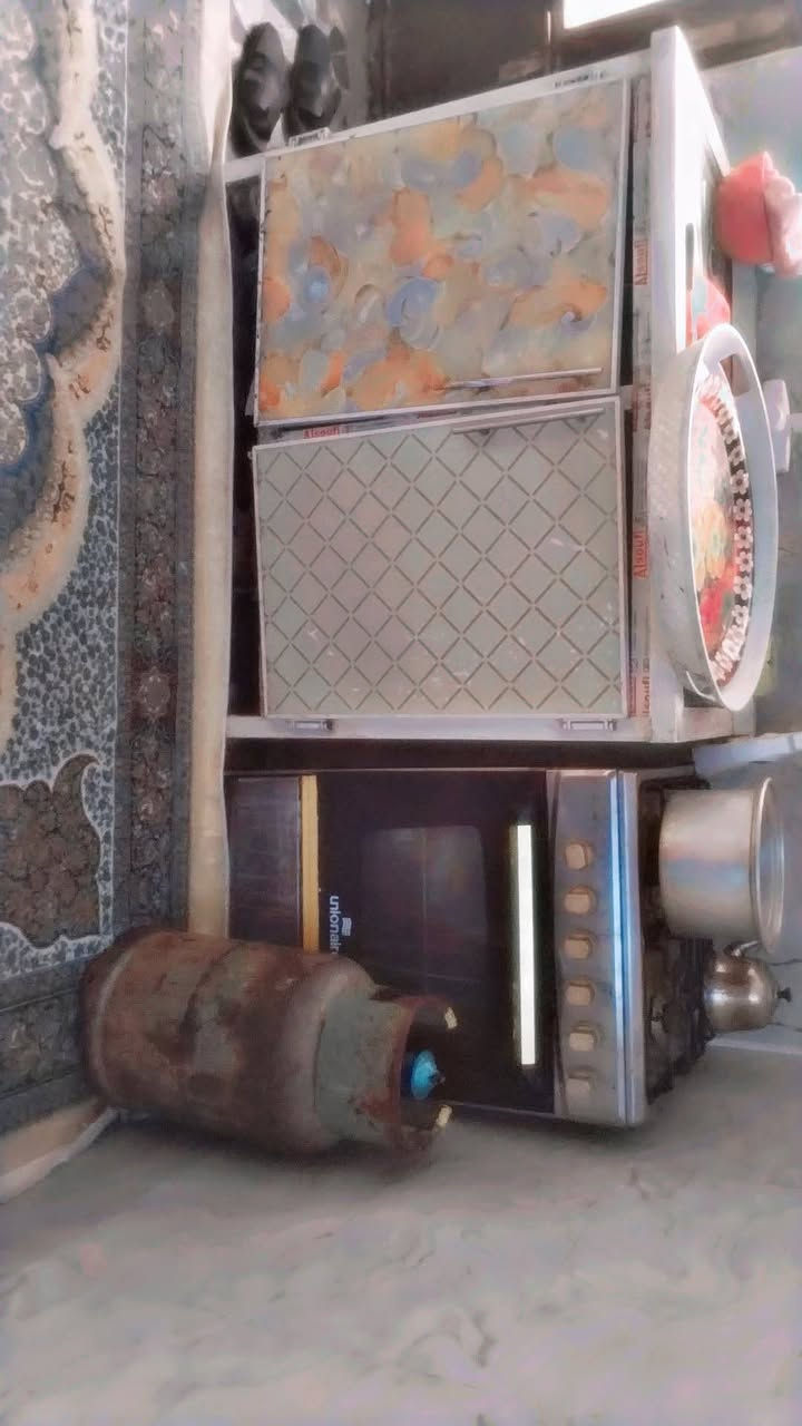 سلام عليكم غراظ بيت للبيع مكاني مكاني بغداد بسعر مناسب لان لازم افرغ البيت باجر وذا ياخذهن شلع اساهله بيهن ***********
