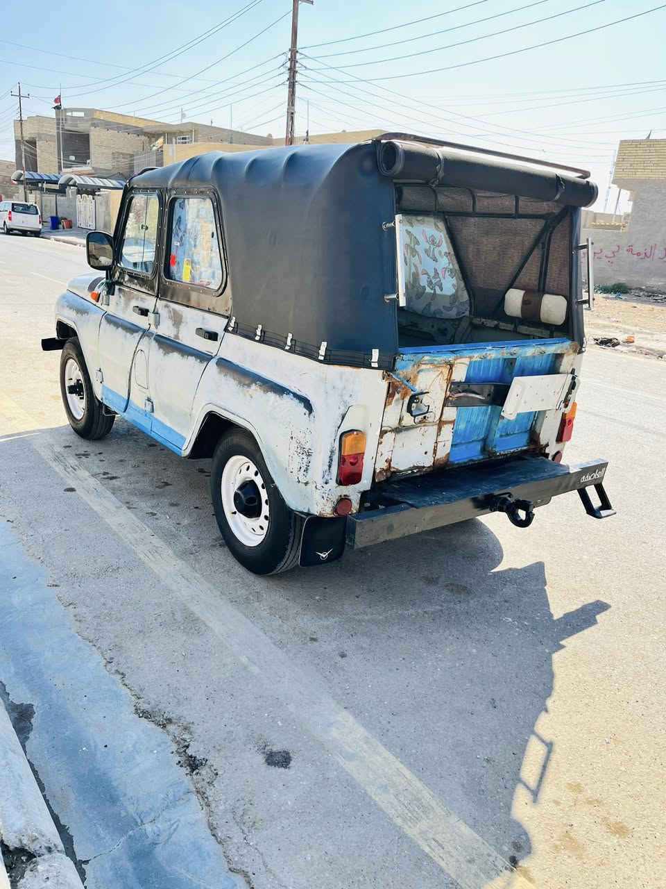 السلام عليكم سياره واز للبيع مديل 2001 بدون تخم تاير ولي 16 تحويره كامله كير ومكينه ونجي خير من الله دسك امامي اكسل فاره بور ستيرن اربعه سلايت. سياره ناعمه السعر 6500 وبيه مجال/ للتصال/***********
