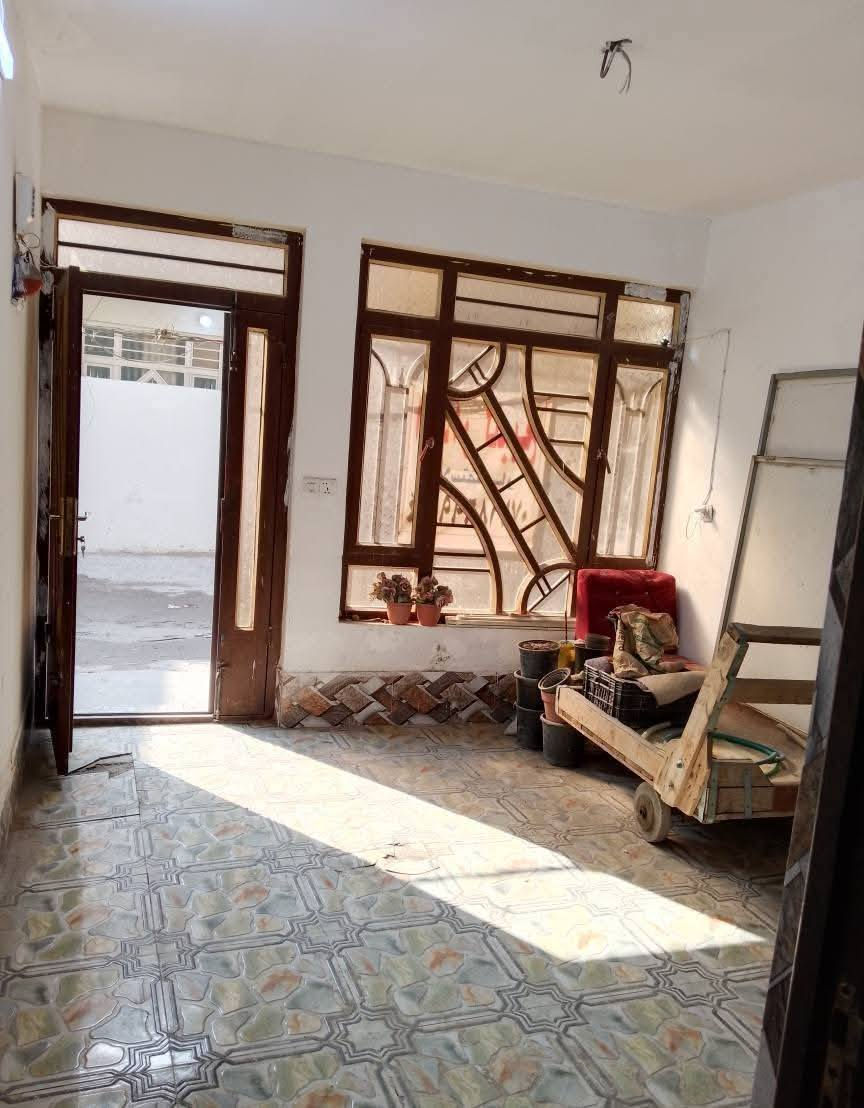 سلام عليكم بيت في الحريه الاولى للبيع المساحة ٥٠م مسلحفي شارع المشتل يحتوي على صاله و حولي و مطبخ و خدمات و منور و غرفه نوم و الطابق الثاني يحتوي على حولي و غرفه نوم و سطح عالي ناصي للاستفسار الاتصال
***********
