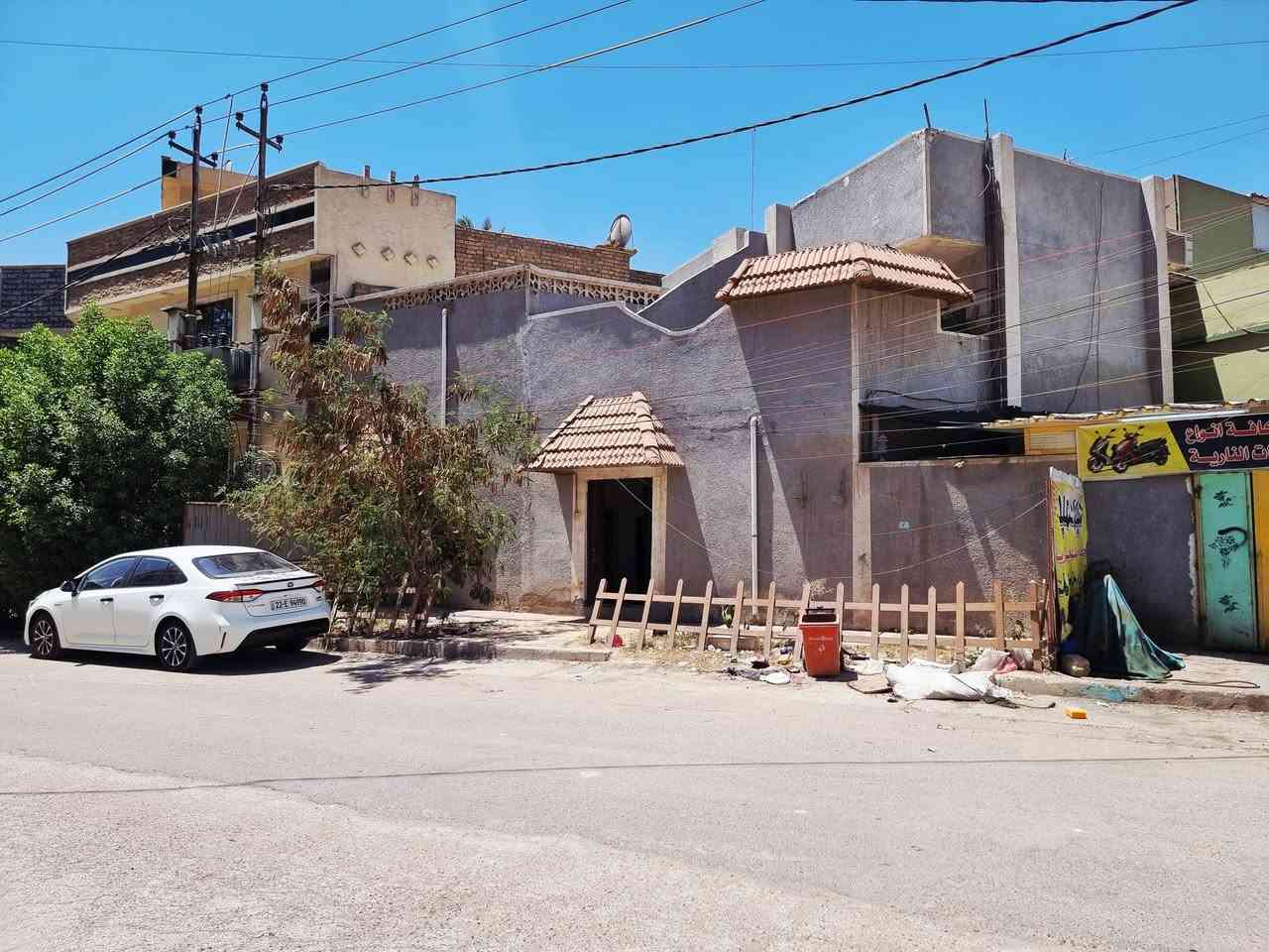 عيادة طبيبين...
طابق ارضي على الشارع الحولي الوشاش البيجية يحتوي على صالة انتظار كبيرة وغرفتين لاطباء ومطبخ وحمام . رصيف ٣ م حديقة امامية . مثالي لعيادة طبيبين ...
للاستفسار 07903218u74 - ***********
