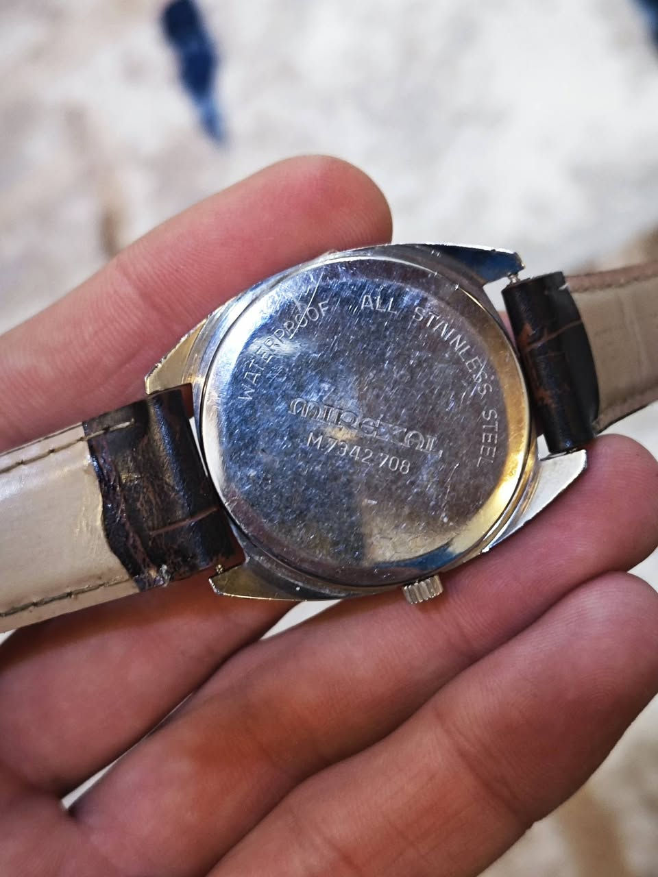 السلام عليكم
ساعة ميركسل بطارية
سير جلد 
تاريخ شهري شغال
نظافة تامه 
ماكنة سويسري قديم 
الساعة اصلية 100/100
مينه جديدة لوك 
السعر 75 الف وبيها مجال للشراي 
للتواصل واتساب أو الاتصال على الرقم 
***********
