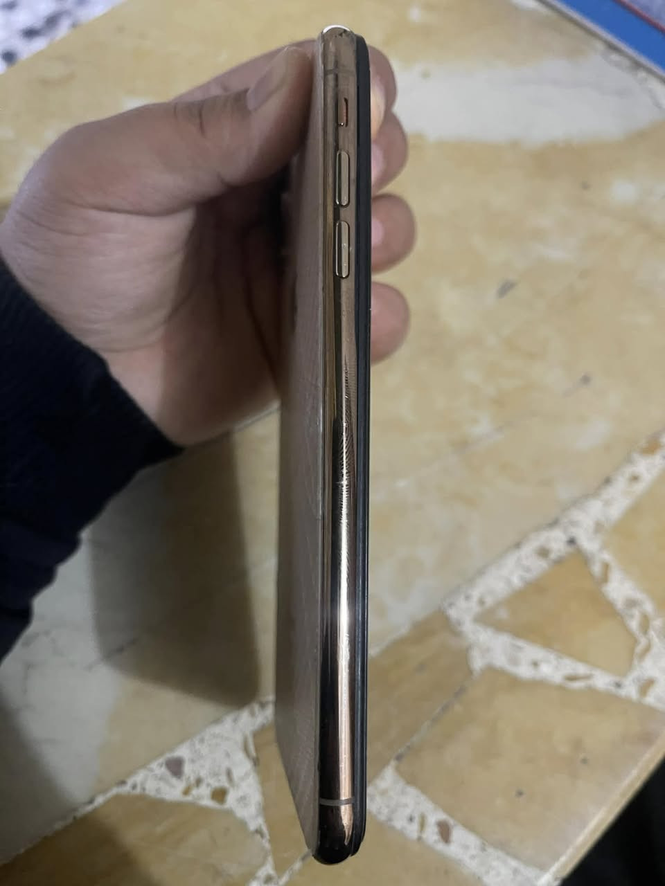 للبيع تلفون XS MAXمبدل شاشه ذاكرة 64 بي فطور بالضهر مثل ما موضح بالصورة مابي شخط غير الضهر التلفون شغال كلشي مابي صوت عالي شحن سريع اللمس كلش زين ميشكل وسريع السعر 200 
العنوان : بغداد حي العامل 
للمراسله واتساب :***********
