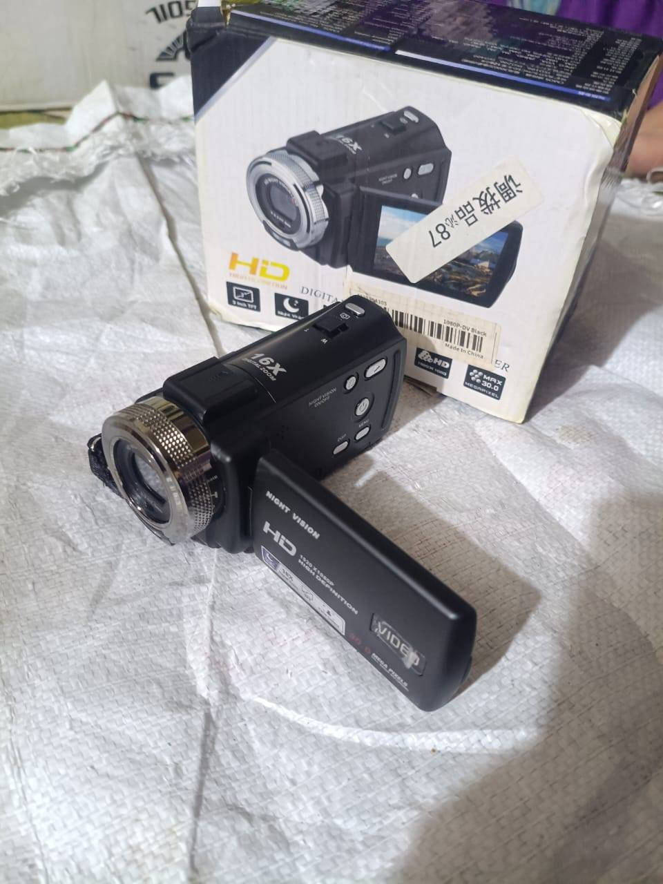 كامرة HD ديجيتال رام بكارتونتها مع كافة الملحقات واضحه بالصور
جديده بمعنى الكلمه 
السعر ٥٠ للحجز والاستفسار مراسله الصفحه


**إذا كنت صاحب هذا الإعلان وتريد حذفه لأي سبب، رجاءا أرسل رسالة إلى الدعم الفني**