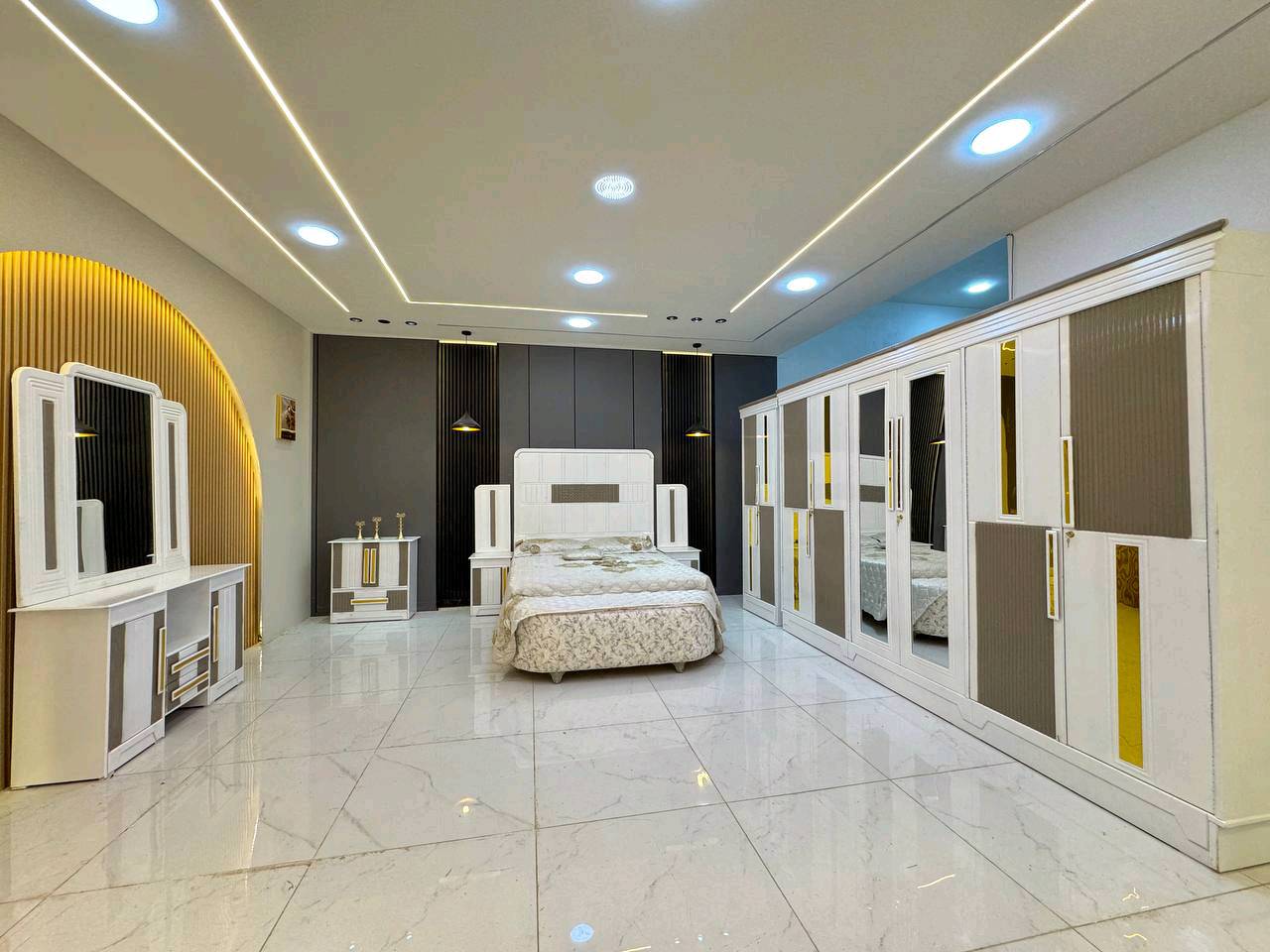 ‏السعر // مليون و100
🔅تفاصيل الغرفة المرمري ....
خارج ٤ملم ام دي اف 🔺
وداخل صاج ٣ملم
صبغ حراري درجة اولى
عدد القطع  ٧ قطع 😍
🔺1 //جرباية  قياس  ١٦٠ × ٢٠٠
🔺//ميز جانبي ايسر قياس ٥٠
🔺2// وميز  جانبي  قياس ٥٠
🔺3// زاوية ارتفاع مترين عرض ٨٠
🔺4// وميز بلازمه 
🔺5//وميز مراية ارتفاع مترين عرض ١٢٠
🔺6// وكنتور ٦ باب  ارتفاع مترين و١٥ طول ٣ متر و١٥
القطعه الثامنة حسب الطلب شازلون
سعرها ٥٠ الف ❤️(توصيل مجاني مركز بغداد )
التوصيل يشمل الشد مجاني 🔥
(اطراف ٥٠)
باقي المحافضات حسب البعد
توصيل الجميع محافظات العراق
الاحجز والاستفسار راسلو الصفحه