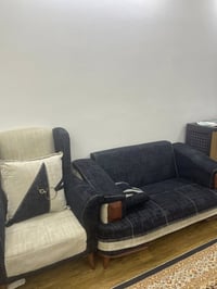 طقم مستعمل نظيف • ٣ قطع كبار • ٢ كراسي