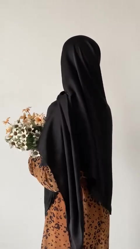 قماش ستان حرير يجنننن وسواد يموت ولله وسعر بلاش التحب تحجز تراسلني😍


**إذا كنت صاحب هذا الإعلان وتريد حذفه لأي سبب، رجاءا أرسل رسالة إلى الدعم الفني**