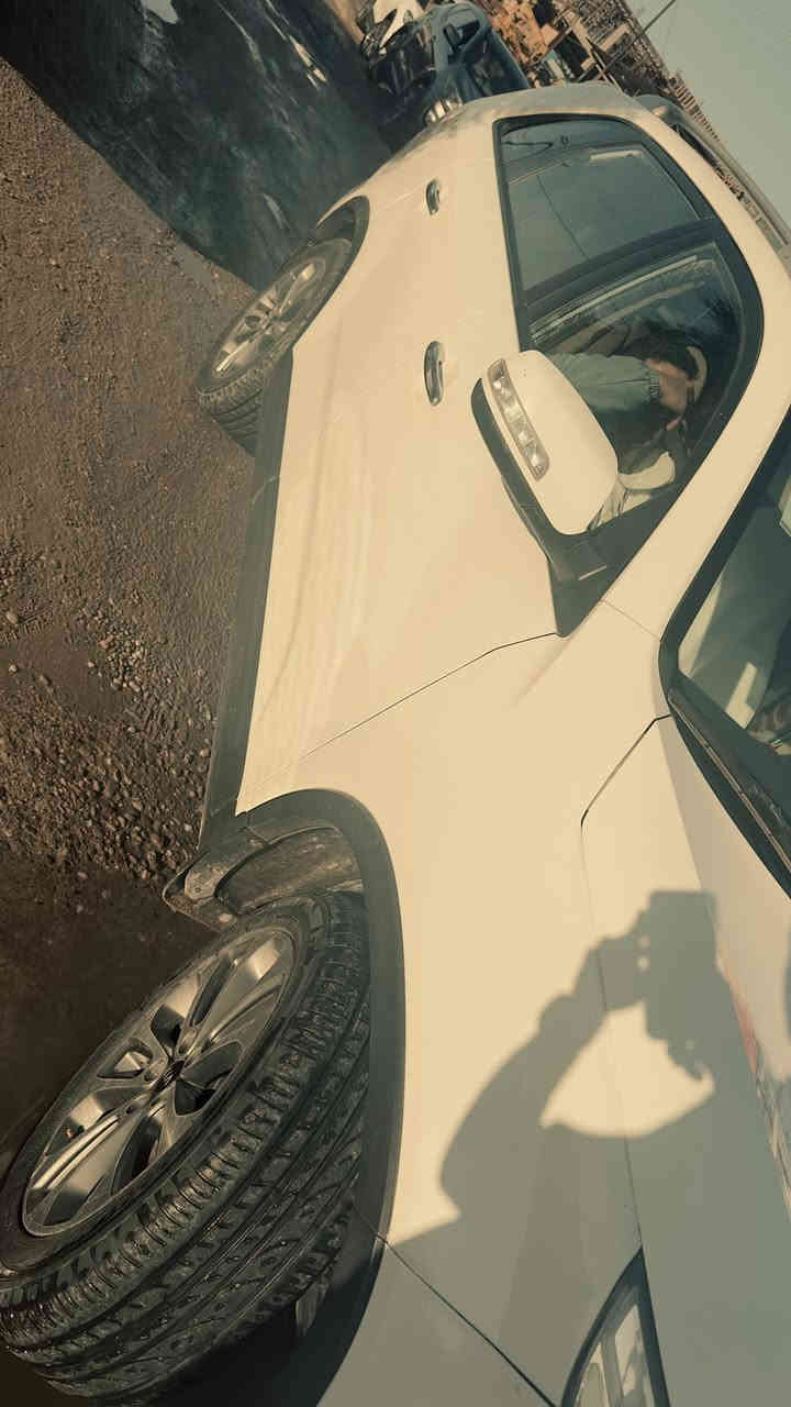 السلام عليكم اخوان كيه سورنتو 2014 خليجي رقم أدهوك مصطره بسمي كابون فول من عده البنورامه خمسه تواير جدد مكينه عمرته جديد كلفتني واحد وربع ميه طخم صدر كلو جديد 
مكينه ٤ المرقوب  السيره بدون صبق سونار موجود 
***********
وتس اب ***********            السعر.  180 بيه مجال قليل
