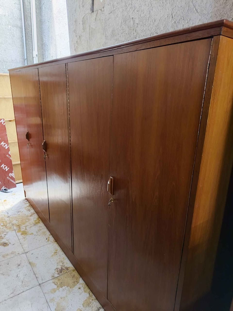قنصور و تخت حيل ثقال وبسعر مناسب جداً بس ٣٠٠ ألف وبيهم مجال بسيط للاستفسار
*********** الرمادي, الأنبار
