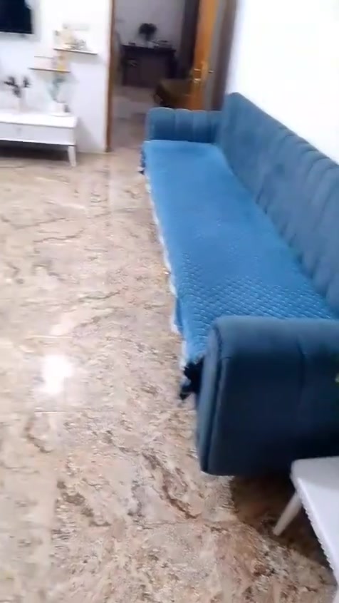 بيت 125م للبيع طابقين طابو ملك صرف بناء طابوق وحديث تحويل مباشر خدمات ماء وكهرباء وتبليط وخط مولد ومجاري واناره وملعب ومتنزه الاول استقبال وصاله ومطبخ وصحيات داخليه وخارجية وغرفة نوم والثاني غرفه نوم كامله وصاله وغرفة نوم نقص سيراميك وبيتونه بعقوبة حي المعلمين السايدين قرب المدرسة الصينية فرع اسواق الفارس السعر 130مليون وبي مجال للشراي تفاصيل اكثر داخل الفيديو للاستفسار خاص او ***********
