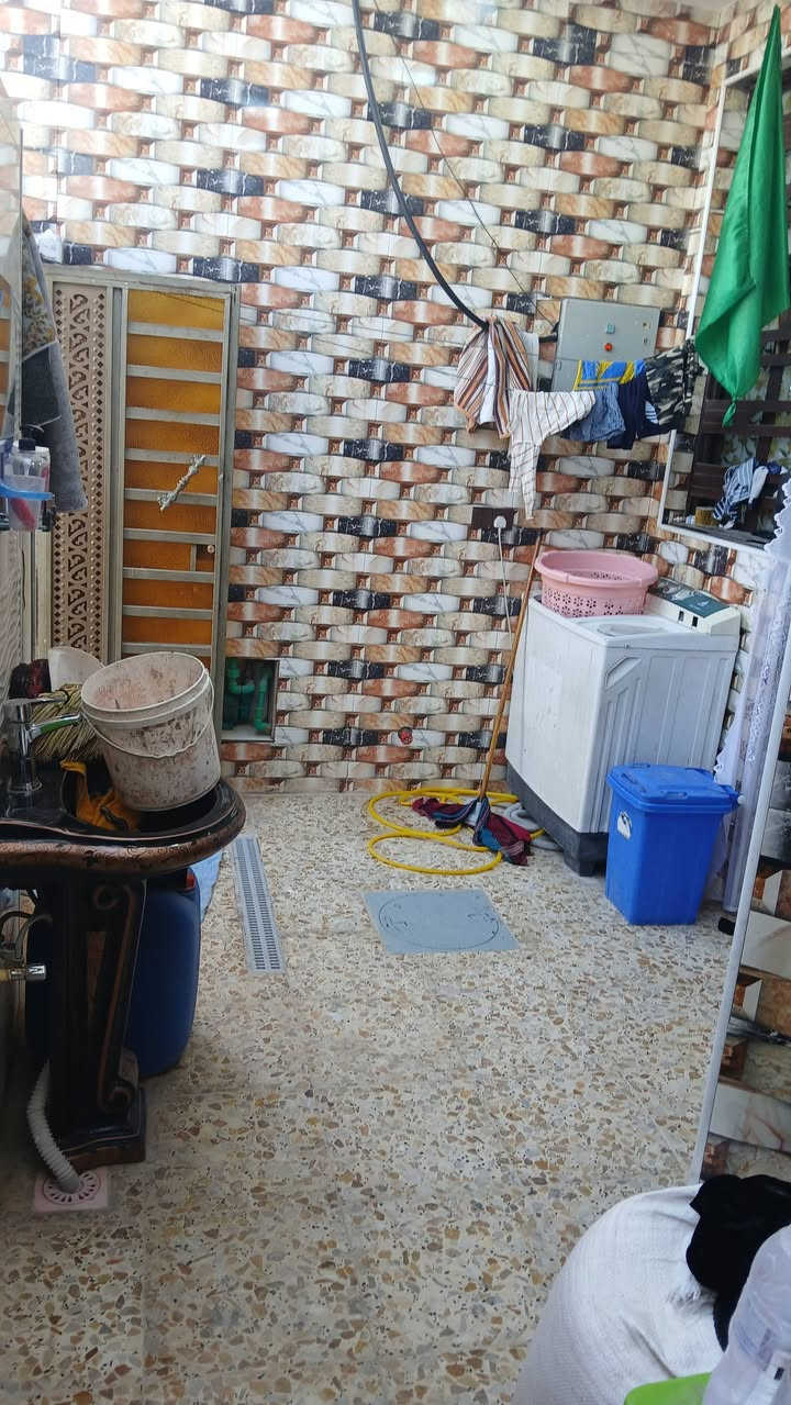 سلام عليكم بيت للبيع منطقه الدسيم. كله رفت صب مسلح وطابوك   بكاع ابو فلاح الجيزاني قرب مدرسة علي الوردي بعد عن المدرسه دقيقة مساحت البيت 66متر واجهيه 6ونزال 11ونص. ملاحضه اابيت القاط الاول كامل والقاط الثاني عوزه بس ابياض وكهربائيات وبيتونه وستاير كاملات السعر ب48 وبي مجال بصيط رجائ المو شراي لا يعلق للستفسار اتصل***********
