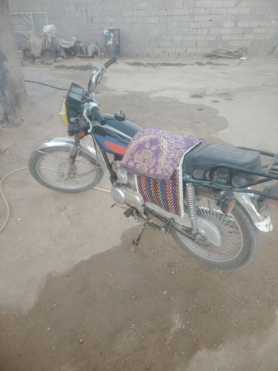 1سلام عليكم دراجة البيع أربعة كير موديل 24كلك مكفولة السعر ٣٠٠وبيهة مجال حك هاذة رقمي ***********
