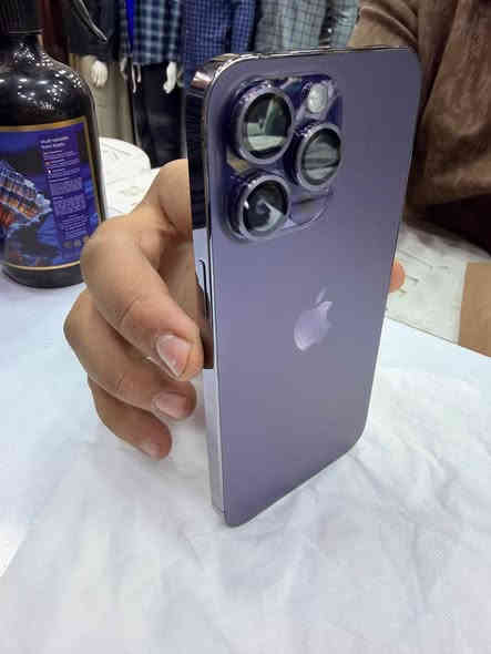 ايفون ١٤برو ماكس  نضافه 100% بطاريه ٨٥ مشكله فقط بطرايه تعبت بس جهاز فووول من كولشي. اتصال ***********
