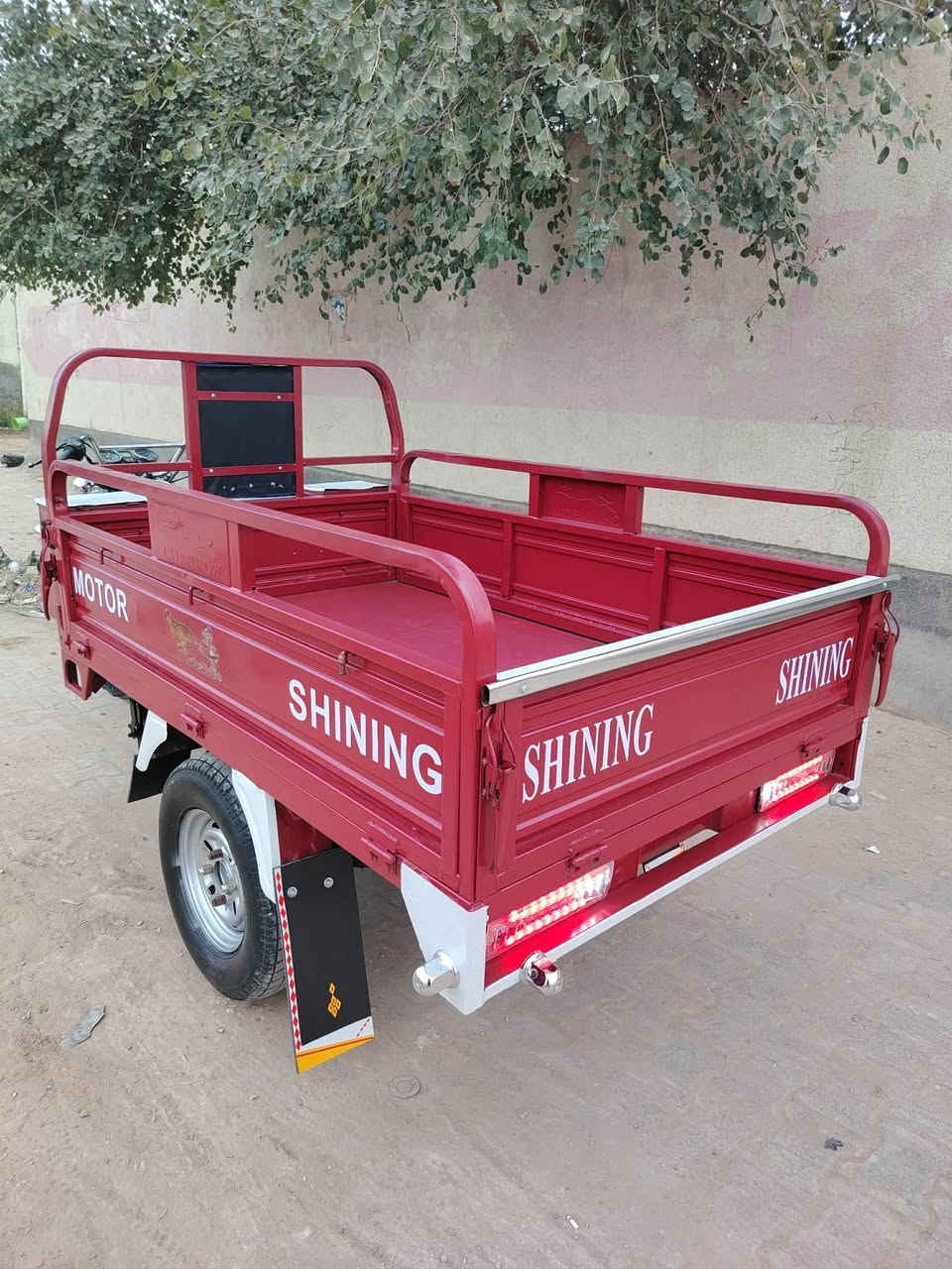 سلام عليكم ستوته للبيع صقر جمره بتره باب أول موديل2019 شرط الفحص كهربائيات شغاله دبلات شغاله ركبه وشاصي مكفولات مكينه وكير مكفولات بدي مكفول فقط مصبوغ من داخل حراري تخم تاير جوبلس أوراق كامله واصليه مكان ديوانيه مركز المدينه ***********
