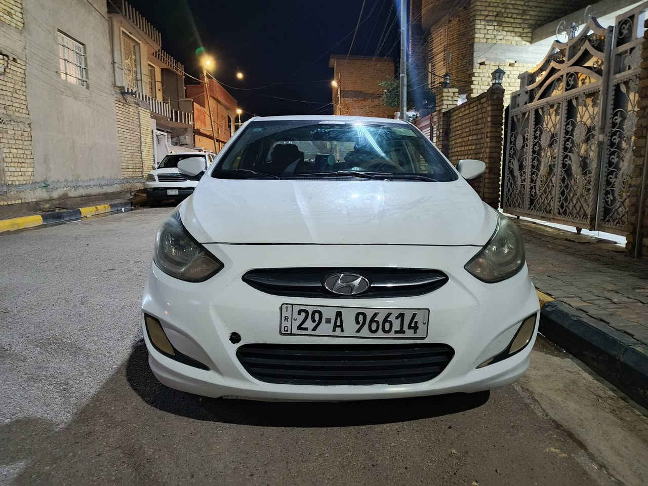 سلام عليكم 
اكسنت 2016 امريكيه
السياره احله من الصور
حادثهة جاملغ ودعاميه معمرات
محركهة 1600 دكشن عالي
مواصفات : مانع انزلاق ونظام ECO اقتصادي
بيهة ادامه كامله تنضيف غرفة احتراق
وبلكات جدد وفيت بم جديد
وباتري جديد 
وبوليش كامل للسياره
تخم ويل رياضي اصلي
دوشمه جديده كراسي وارضيه 
رقم انكليزي والسياره بأسمي
سنويه لل 2028 تنتهي
السياره كامله مكمله عوزهة فقط صدر وحداديه
ماشيه 153 الف 
مكانهة بالكوت الطشاش
سعرهة $95 ورقه وبيهة مجال
***********
مكلف بالنشر !!!
