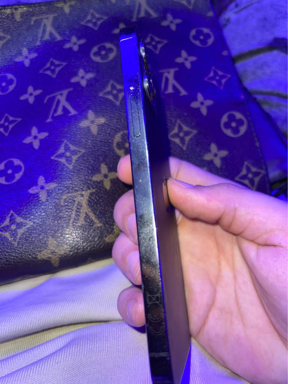 Iphone 12 pro 256G batri 90% tele ba9i jdid khabcha la li bghah marhba العروي, الناضور


**إذا كنت صاحب هذا الإعلان وتريد حذفه لأي سبب، رجاءا أرسل رسالة إلى الدعم الفني**