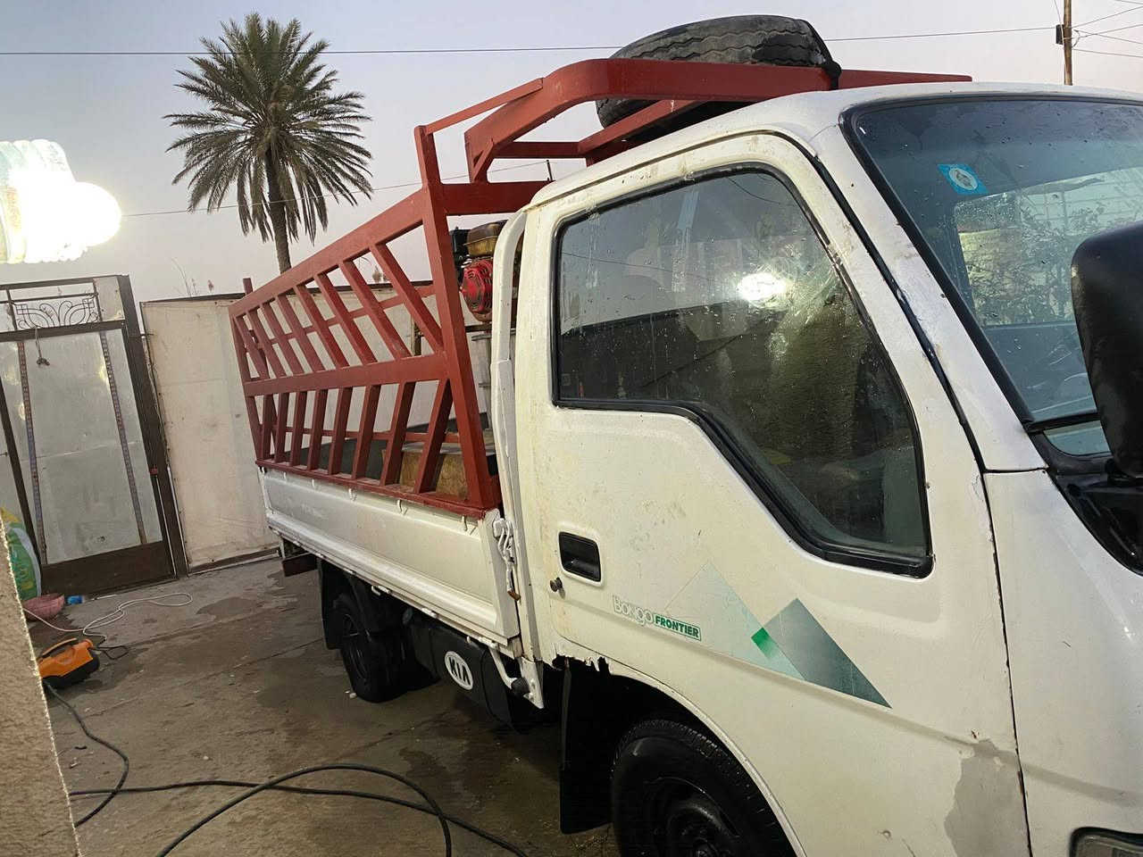 سلام عليكم 
للبيع كيا فونتيرا موديل 99 رقم بغداد باسمي هزه جديده سنوية2030 جاهزه من كلشي محرك كير اكسل كهرباىيات رقم شاصي عنوان البصرة القرنة رقم هاتف *********** السعر 57 وبيهه مجال للطيبين .
