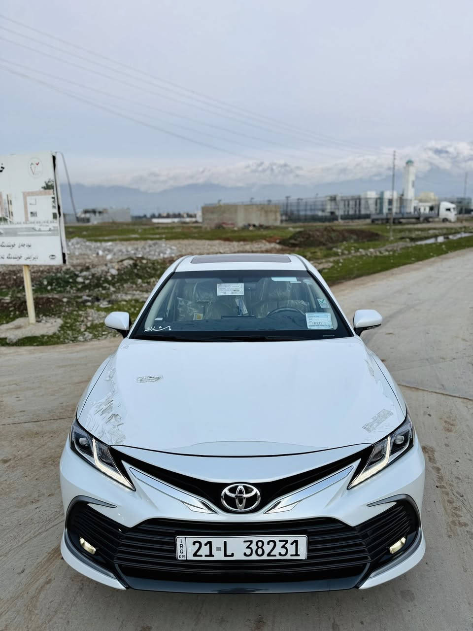 تۆیۆتا کامری 2023 مواسەفاتGLE
سفری شەریکەی سید نەهرۆیە بێ هایبرێد 
تەنها ٣٤ هەزار ڕۆشتوە
 هیچ هیچی پێوە نیە 
بەناوی خۆمەوەیە 
ماڵی دۆستە
زۆر زۆر جوانە سفرە یەک دەستە 

گێر و مەکیەنەی بەشەرت 
هیچ کێشەیەکی تێدا نییە 

ژمارەی خاوەنەکەی 

***********
