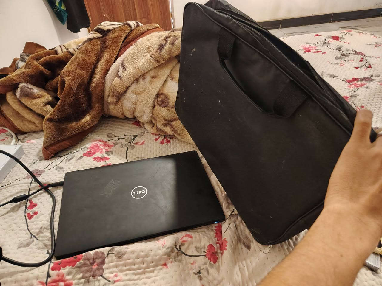 السلام عليكم ديل i5 الجيل السابع
رام 8 
كرت شاشه خارجي 620
كرت شاشه داخلي شير
هارد دسك 256SSD
ملحقات شاحنه وحقيبه
مكاني بصره زبير 
***********
السعر 200الف
