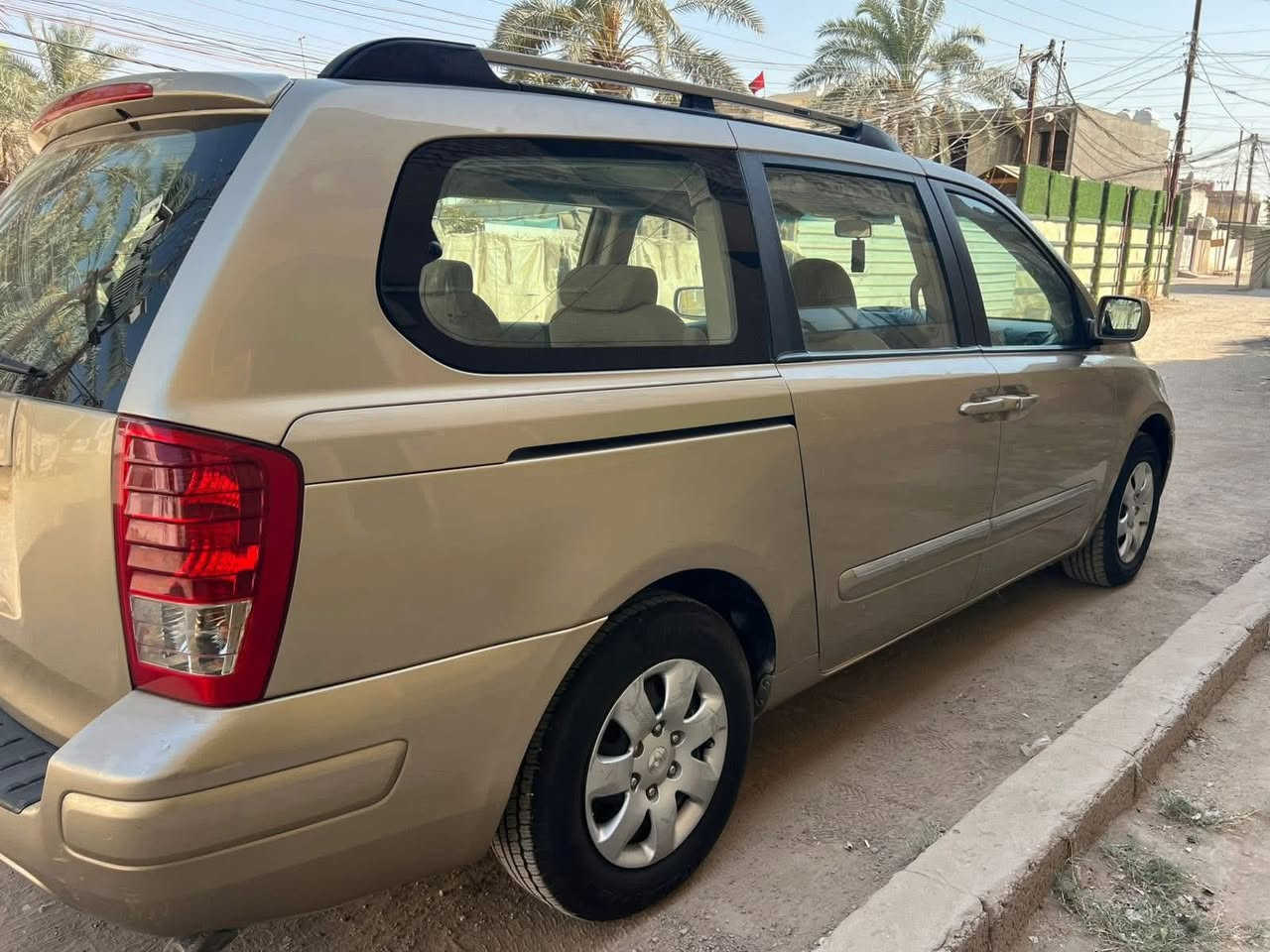 سلام عليكم هونداي انتروج سيدونا موديل ٢٠٠٧ سياره كير محرك حاويه قبل اسبوع شاده تخم تاير خير من الله بيهه صبغ صفحه ليمنه اثر شخوط وطخطخات بصيطه مكفوله تكم لغود شواصي السعر 127 للاستفسار ***********
