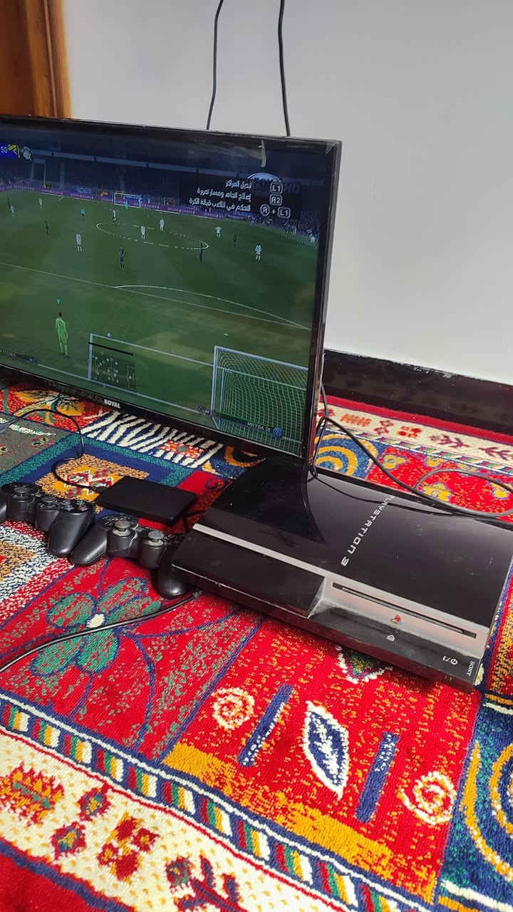 بلي 3 مع ملحقاته
 (جوستك عدد 2 مع شاحن لكل يده ، فيشه hd طول متر ، هارد 500g  ، ويحتوي على جميع الالعاب) سعره 90 الف
***********
