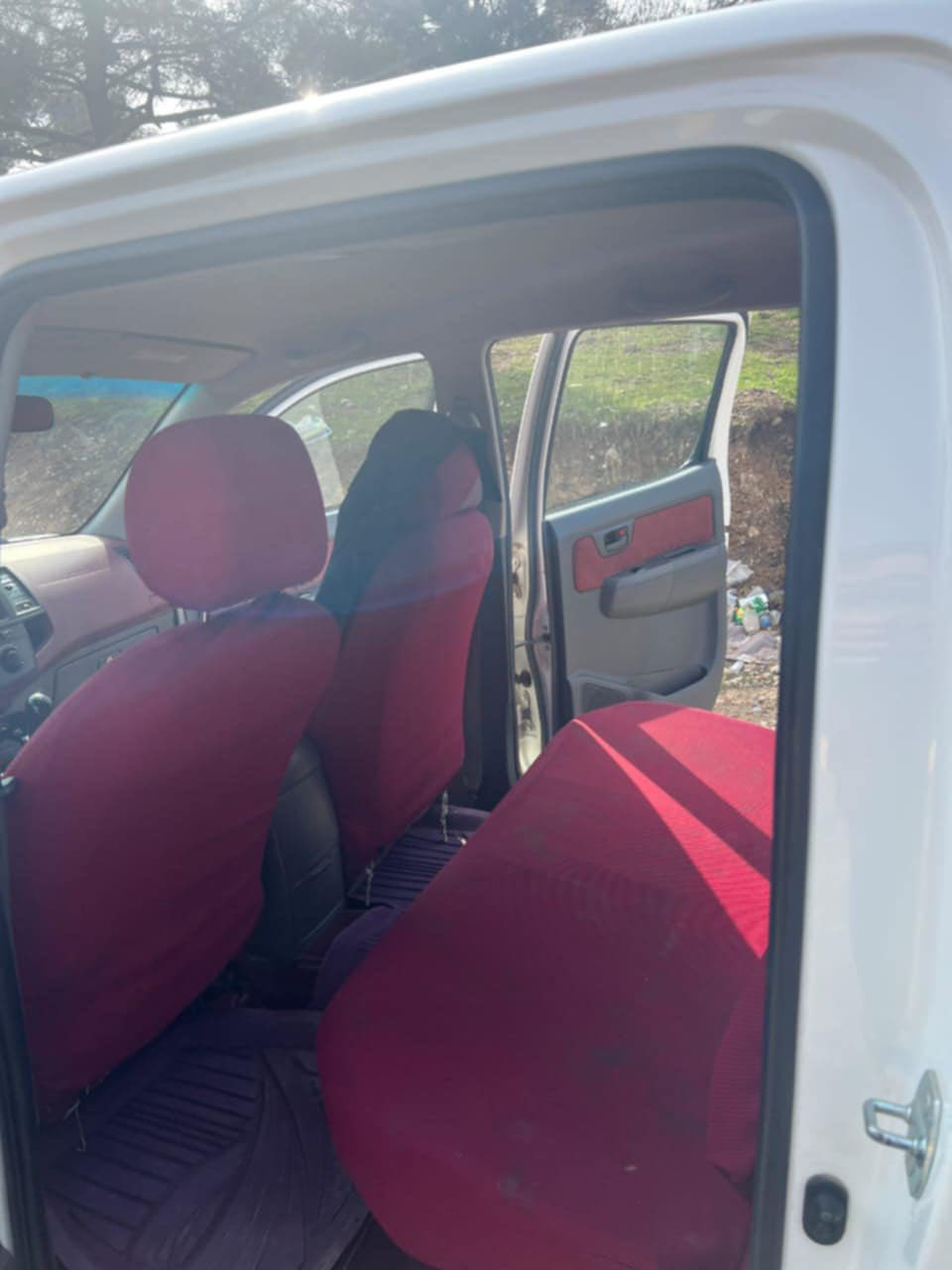 تويتا هيلوكس 2013 كلين.  گير عادي مكفولة كفالة عامة.     4 جام كرباء.     محرك گير بشرت ما مفتوح.    4 تيات جديد بدون مصرف.     سنوي جديد.     لحد 2028.           رقم سليماني بيها شوية بارد.   بعد مابي اي شي.  مكفولة. 

مكان/قريب كركوك. 
سعر /218 مجال.  
رقم/‭0772 943 8696
