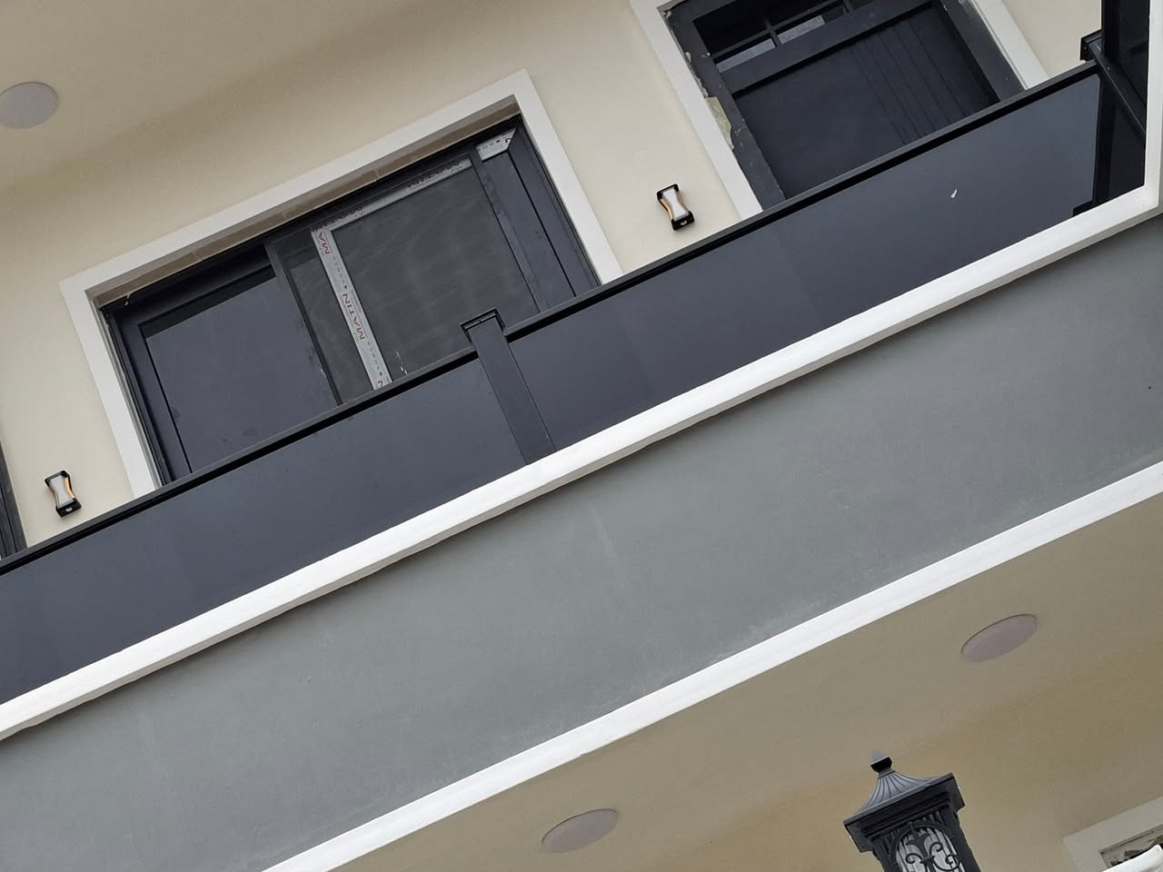 يسعد مسائكم متابعينا وزبائنا الكرام ⚘⚘⚘
نقدم لكم محجر زجاج مقسى سكيورتي مع المنيوم   
للاستفسار مراسله الصفحه 
او الاتصال ع رقم 
  ***********
