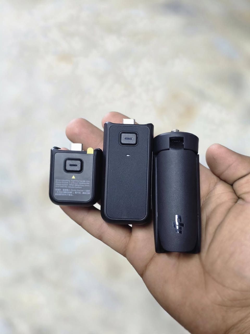 السلام عليكم
Dji osmo pocket 3 combo للبيع 
كاملة الملحقات الكامرة جديدة بمعنى الكلمة 
استخدامهة قليل كلش كامرة جديدة والصور تبين
🔴مستعجل على بيعتهة 🔴
مكاني حله مركز 
*********** 
ماعدي توصيل خاص ماكو فقط اتصال 
🔴السعر ٧٥٠ الف🔴
