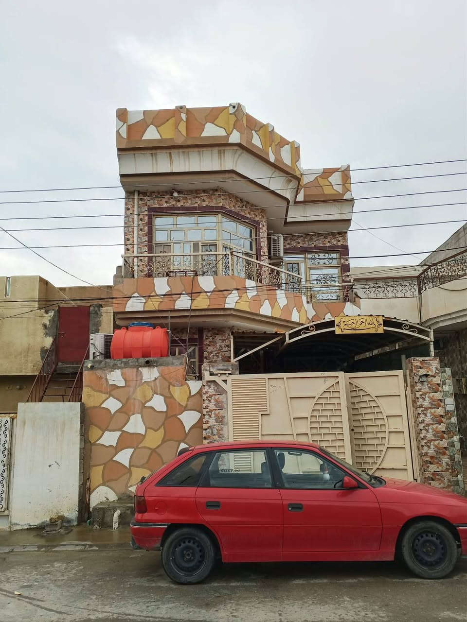 بيت للبيع
 مطبخ وصالة واستقبال وغرفة نوم ومناور 2 الطابق الارضي والطابق الأول 3غرف وحمام مشترك والطابق الثاني بيتونة جبيرة للسعر والاستفسار الرقم 
***********‏‪
‏‪***********‬‏
