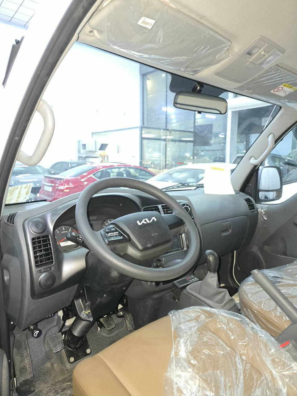 🌙 #عرض " رمضان" من [ Ari Haji Farhan ] 🌙
بمناسبة شهر الجود والكرم، جبنالكم وحش الطرقات وأقوى سيارة حمل للعمل الشاق!
🚚 كيا بونجو  (بينكو K4000) موديل 2026
✅ المواصفات والامتيازات:
 * الموديل: 2026 (جديد زيرو).
 * المحرك: فحل #صفر_كيلو.. عزم وقوة وشغل يبيض الوجه بالمسافات الطويلة.
 * التجهيزات: براد إماراتي "درجة أولى" تجميد وتبريد فول، ينسيك حر الصيف.
 * الضمان: ضمان حقيقي لمدة 6 أشهر أو 60,000 كم (يعني تشتغل وأنت مطمن).
🎁 هدية رمضان الخاصة:
اشتري السيارة بهذا الشهر الفضيل، واخذ "رقم السيارة هدية" مجانية علينا! يعني تطلع من المعرض سيارتك مرقمة وجاهزة للشغل.
🛠️ ليش تختار هذا العرض؟
 * براد إماراتي: معروف بجودته العالية وكفاءته بالجو العراقي.
 * سيارة اعتمادية: الـ K4000 هي الخيار الأول لأصحاب المصالح والتجار.
 * عرض حقيقي: ضمان يغطي احتياجك ورقم هدية يوفر عليك وقت وفلوس.
📍 العنوان: [ اربيل خلف شارع ١٠٠م قريب تقاطع مخمور ]
📞 للحجز والاستفسار: [ *********** ]
#العرض_محدود_حتى_نهاية_شهر_رمضان_المبارك
#اربيل #العراق #كوردستان #erbil
