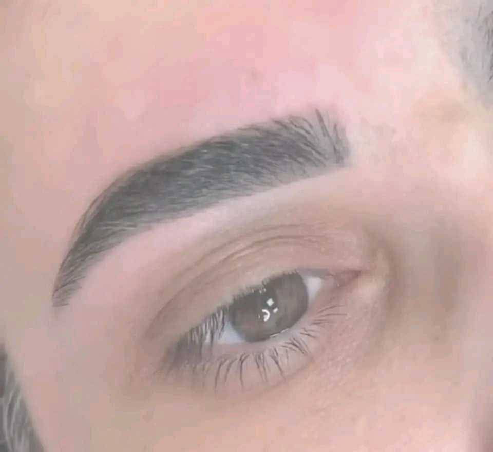 السلام عليكم حفافة ميش تاتو فلر وشم تسريح تنظيف بشرة بدكير منكير اي شي بالج هنا تلكي وشغل مناسب ومضمون***********
