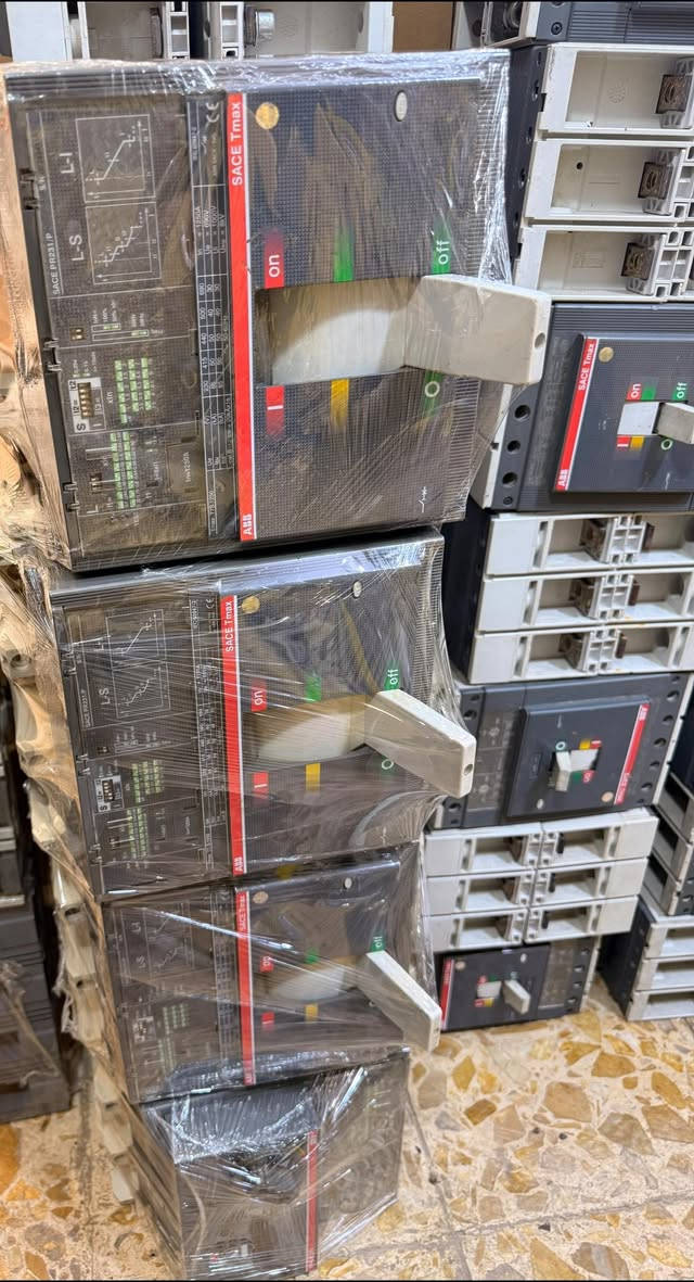 السلام عليكم يتوفر قاطع ABB اصلي 1250A أتواصل ع واتساب ‭٠٧٧٧ ٠٣٥ ٢٢٨٩‬
