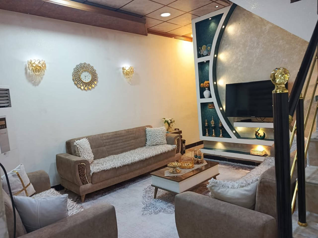 دار للبيع حي الواسطي خلف مول حجي زياد 100م طابقين 5*20 طابق الاول كراج استقبال مطبخ هول مجمع صحيات 

طابق ثاني هول مجمع صحيات غرفتين نوم 

للاستفسار ***********
