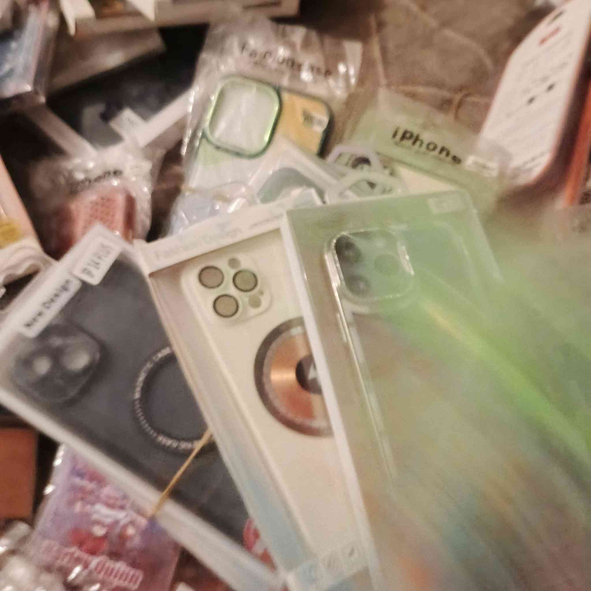 شلع ابيع 1000قطعه ايفون 15بروماكس  حتى 7صغير ريدمي پوكو هونر هوائي ريلمي شاومي تيكنو انفيكس    كلاكسي  سامسونك. مع 125كيبل هديه 100لسقات  شاشه     تحب  يريد تعال خاس او إرساله رقم  واتسئاب  ***********عنوان دهوك. 
  ملاحظه جنوب  لازم يتفق شريكه توصيل يدفع حسابي   بالضمان يتوصل عليك  260الف توصيل مني
