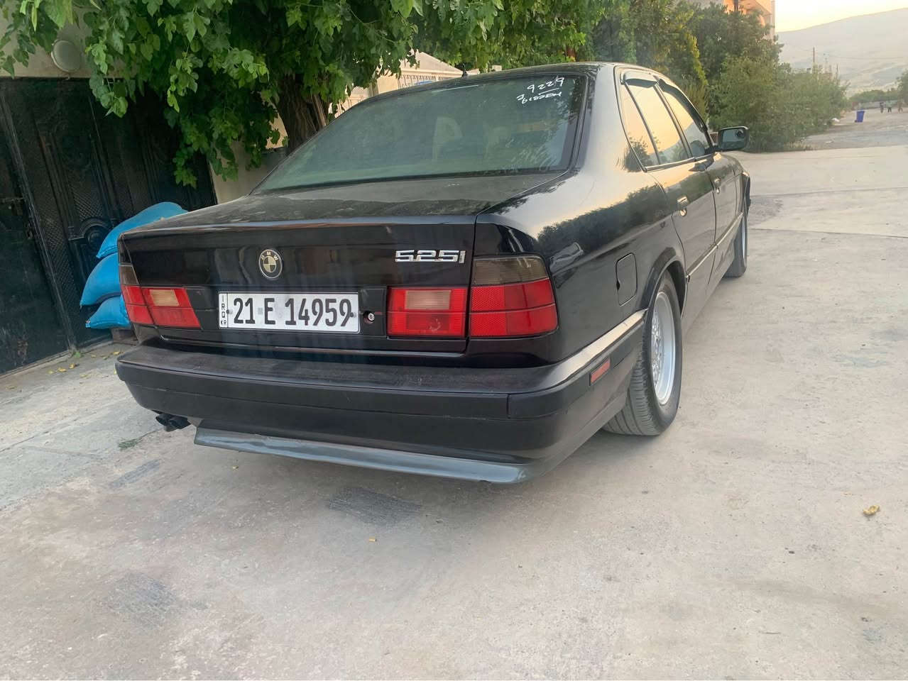 بیئیم مۆدێل ٩٤  تەبریت لە سەر سیوچ تۆماتیک ٤ جام کارەبا فول بەس سلایت نیە سەنەوی تازە تا ٢٠٣٠ تازەیە کارەبای کامل بەشەرت گێرو مەکینەی بەشەرت هەڵمی نیە تازە رۆنی گێرو مەکینەم گۆریوە چوار تایەو ویلی لۆکی لەسەرە پێشو پشتی کەپسە لەسەر ساخی کامل کورە کراوە  ٦٩ معامەلەیەکی برایانە
***********
*********** Singapore
