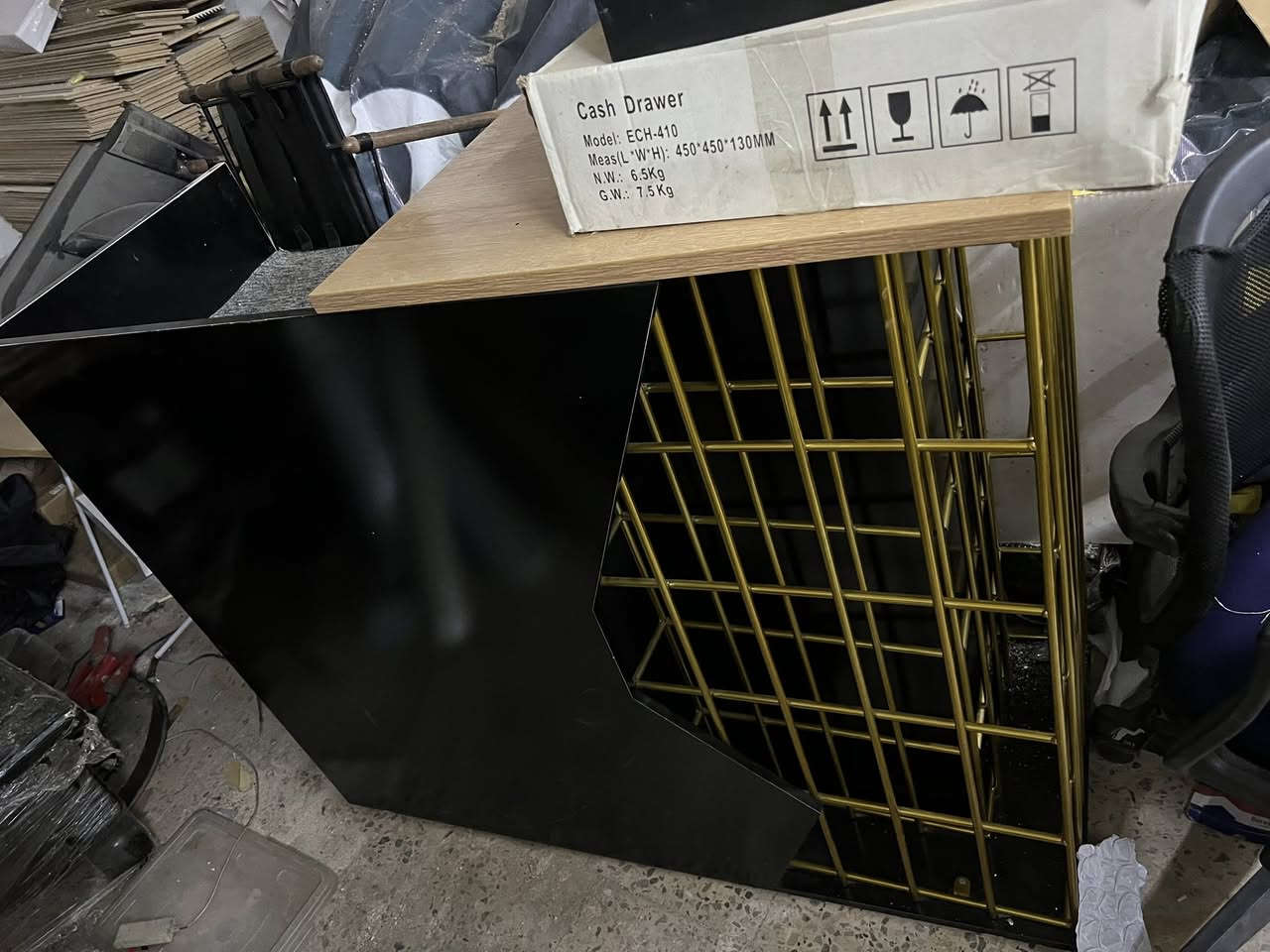 ميز كاشير اخو الجديد ، نظيف اخو الجديد 
مكان بغداد - حي الجامعة . 
١٠٠.٠٠٠


**إذا كنت صاحب هذا الإعلان وتريد حذفه لأي سبب، رجاءا أرسل رسالة إلى الدعم الفني**