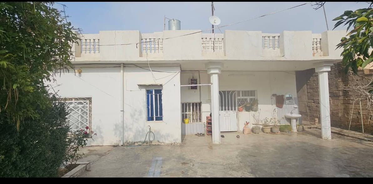 دار للبيع طابو ملك صرف 

الموقع / حي التأخي قرب اسواق خالد جميل 

المساحة / 250 متر 

للاستفسار اكثر مراجعة مكتب الرحمن للعقار قرب جامع الشهداء مقابل مدرسة صدى العراق الابتدائيه 

او الاتصال على الرقم 

***********
