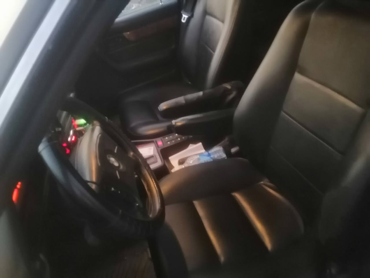 سلام عليكم .للبيع BMW.
موديل1990 .
حجم 525 اصل بجم عريض 
. مسكر فانوس
. مصبوغه جماليه .مواصفاتها معروفه   
حداديه امامي جديد 
 كهرباىيات كله بشرط 
جام 4 كهربائي 
ليت عالي زنون
تايرات جدد ويل كرن الغزال 
رقم السياره بغداد  تحويل
السعر/68 ورقه  والسوك بي كلشي 
مكان السياره/بابل الاسكندرية 
الرقم /***********‪
