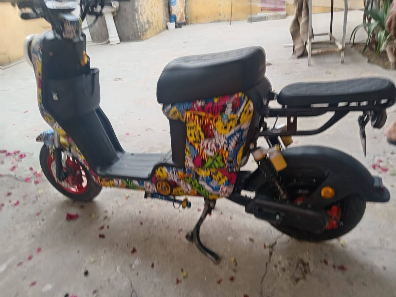 سلام عليكم دراجه شحن ار 9 دراجه جديده بس بيها عطل واكفه ماتمشي العطل ماعرفه شنو فجئه وكفت ست بطاريت بصمه وسوج السعر 250 وبيها مجال ***********
