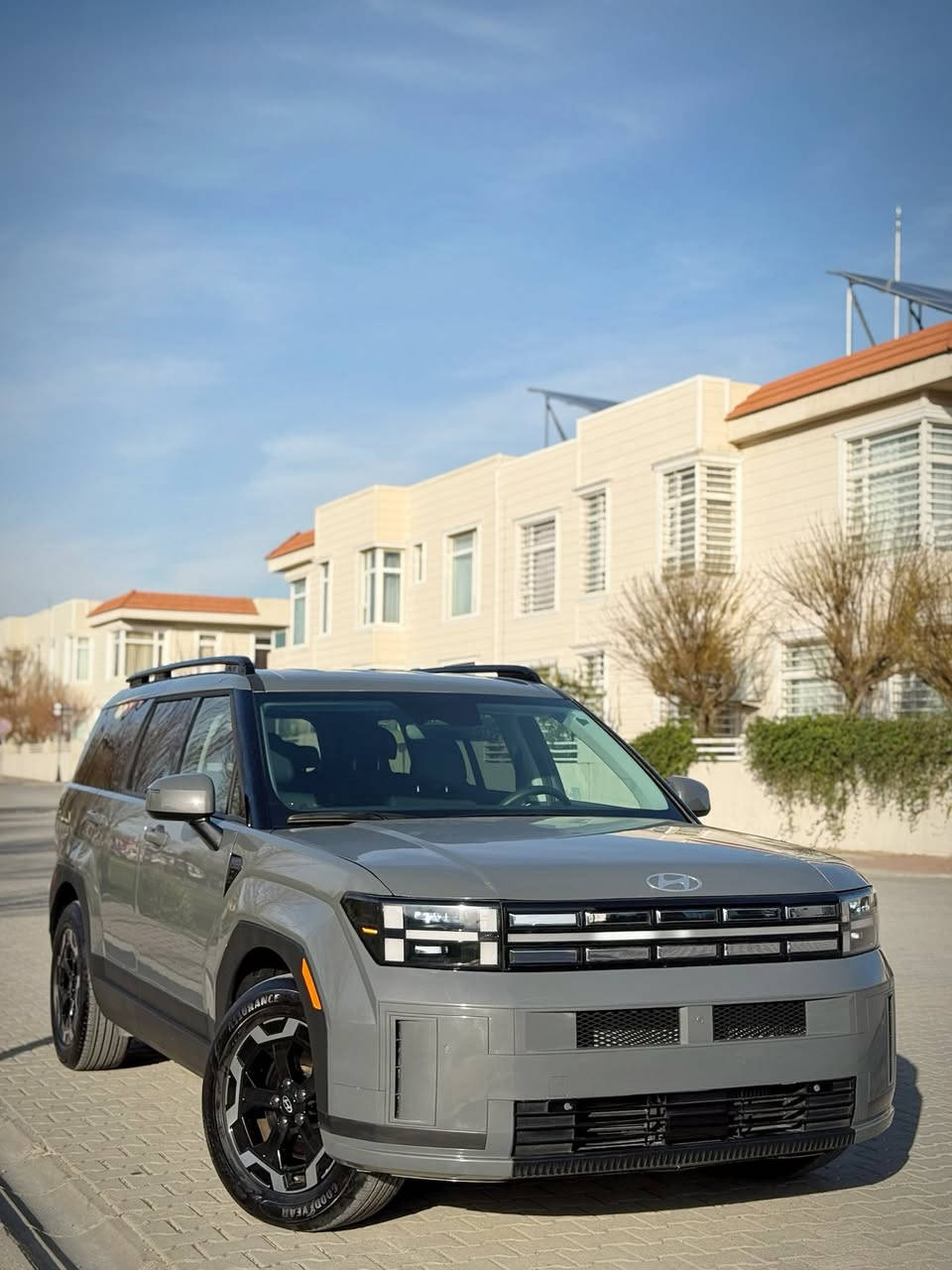 سلام عليكم 
HYUNDAI SANTAFE SEL 

هونداي سنتافي 2025 شكل جديد 
موديل 2025
لون مميز سمنتي
ماشيه 6 الف فقط 
ضرر جملغ امامي يمين مبدل بيلادي نفس لون
جملغ خلفي صبغ فقط بدون دواخل
ايرباك ستيرن و برده فقط راجع سيستم بيلادي

مواصفات SEL
محرك 4 سلندر 2.5L تيربو
كاميرا 
حساسات امامي وخلفي 
رادار امامي خلفي جانبي 360
لايتات ليد و زينون
فور ويل 4x4
جنطة شفت كهربائي
شاحن هاتف
بصمه 
ابواب بصمه
تشغيل عن بعد 
شحن واير ليس
شاشه الكترون
بريك بصمه
كشنات 3 معقد 
‎7 راكب
كشن جلد 
كشن كهربائي 
كشن تدفئة تبريد 
كشن هيتر ، ستيرن هيتر 
سقف سياره شاموا
سستم صوت بوس 10 سماعات 
صندق كهرباي ذكي يفتح عند الاقتراب 
تبريد مركزي
تبريد قطعتين 
 سياره رقم كاتي يترقم شمالي فقط سليماني اربيل دهوك
📍مكان سياره سليماني
📞***********
