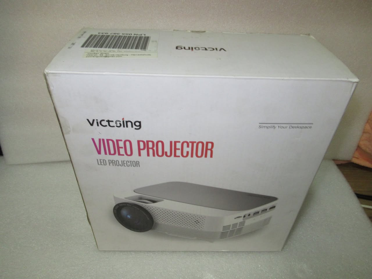 داتا شو  جديد فول HD للبيع
قة العرض الأصلية (Native Resolution):* 1280x720 بكسل (ويدعم تشغيل ملفات الـ Full HD 1080P بشكل ممتاز).
* *السطوع:* 5000 LUX / لومن.
* *درجة التباين (Contrast Ratio):* 2000:1 لتقديم ألوان حيوية وعميقة.
* *المنافذ المتعددة (Input Ports):* يحتوي على منافذ متنوعة تناسب كل الأجهزة:
* منفذ HDMI (للكمبيوتر، الـ PS4/PS5، الـ Xbox، أو الرسيفر).
* منفذين USB.
* منفذ لبطاقات الذاكرة (TF/SD Card).
* منفذ AV التقليدي.
* منفذ صوت AUX 3.5mm للسماعات.
السعر  85 الف
يوجد توصيل


**إذا كنت صاحب هذا الإعلان وتريد حذفه لأي سبب، رجاءا أرسل رسالة إلى الدعم الفني**